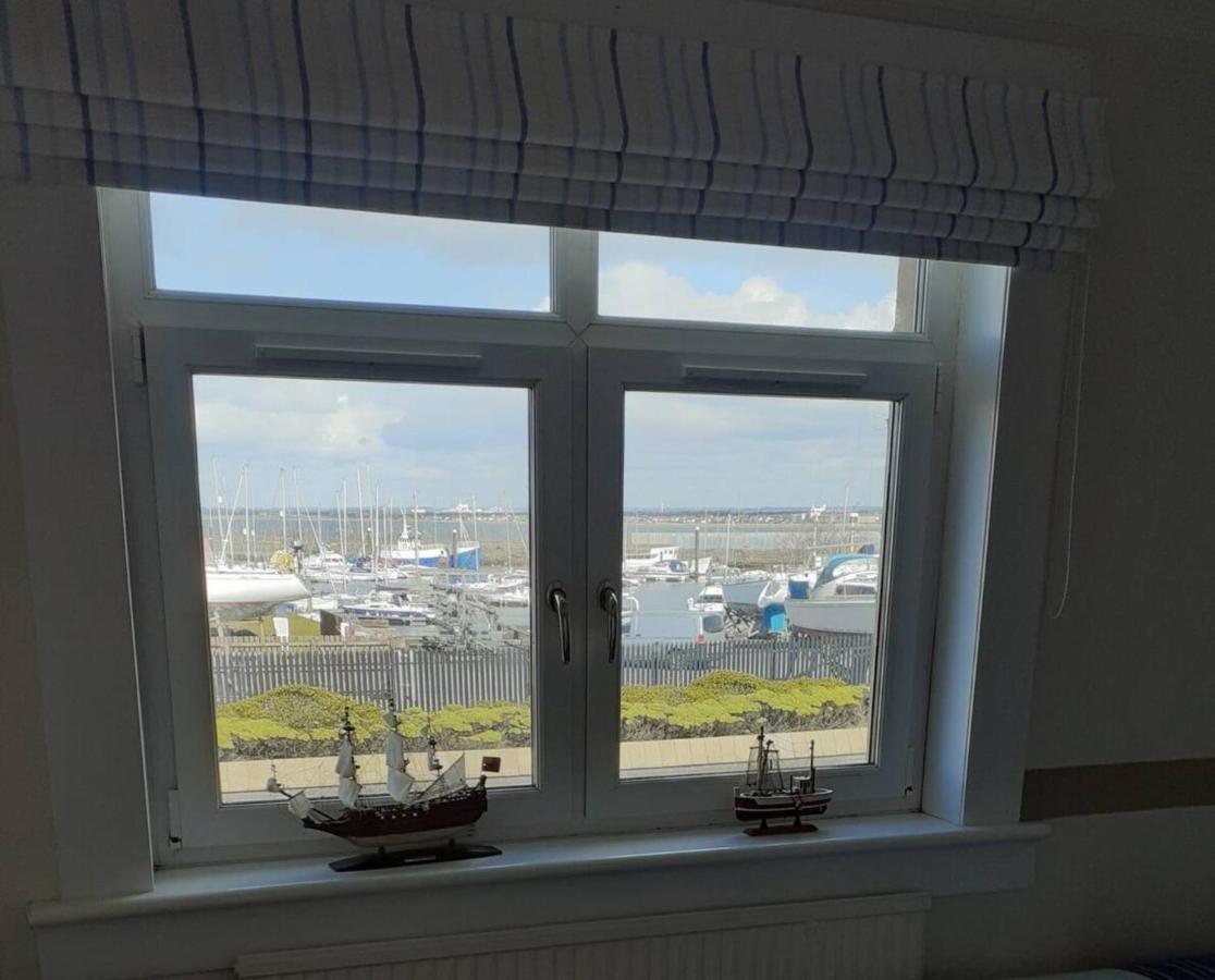 Marina View Lovely Upper 3 Bedroom Apartment Трун Экстерьер фото