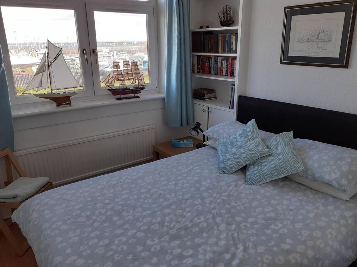 Marina View Lovely Upper 3 Bedroom Apartment Трун Экстерьер фото